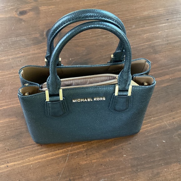 Michael Kors tote - Picture 2 of 5